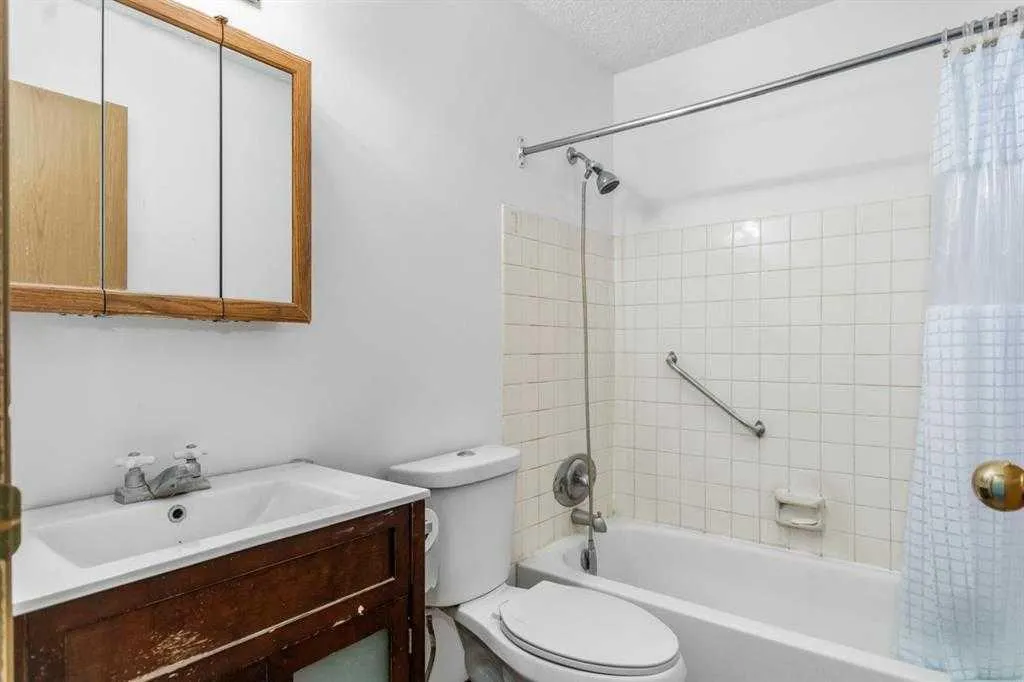 123 Whitworth Way NE