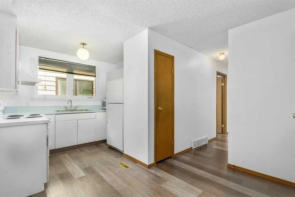 123 Whitworth Way NE