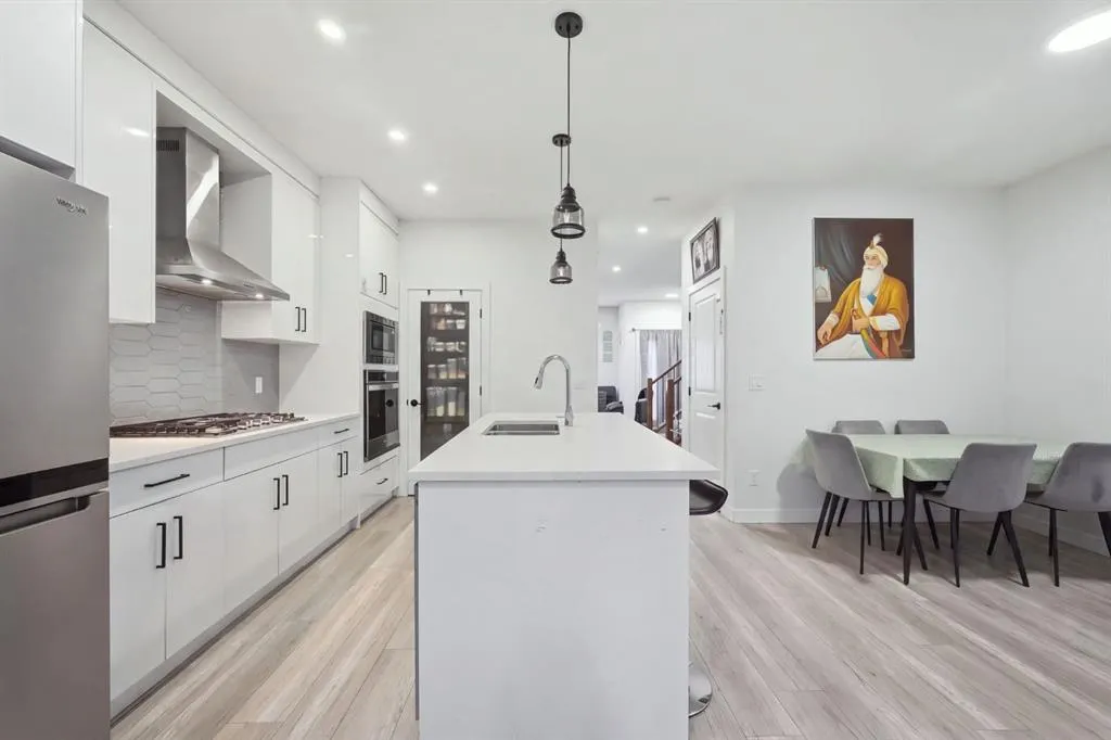 118 Saddlelake Manor NE