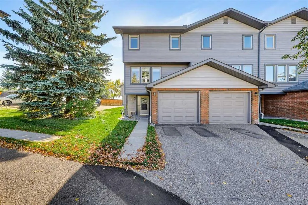 64 Woodacres Crescent SW #5