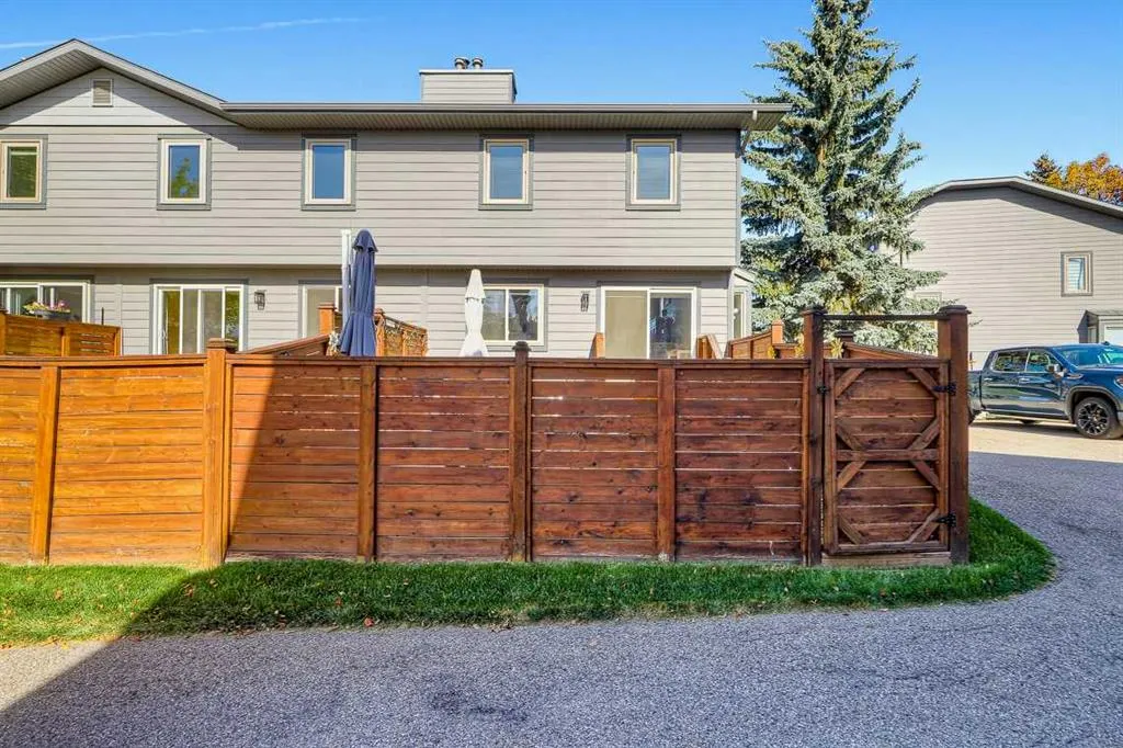 64 Woodacres Crescent SW #5