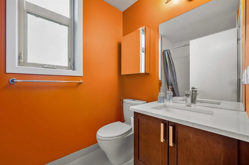 22 Auburn Bay Link SE #204