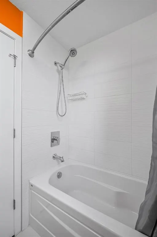 22 Auburn Bay Link SE #204