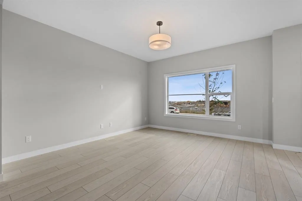 196 Huxbury View NE