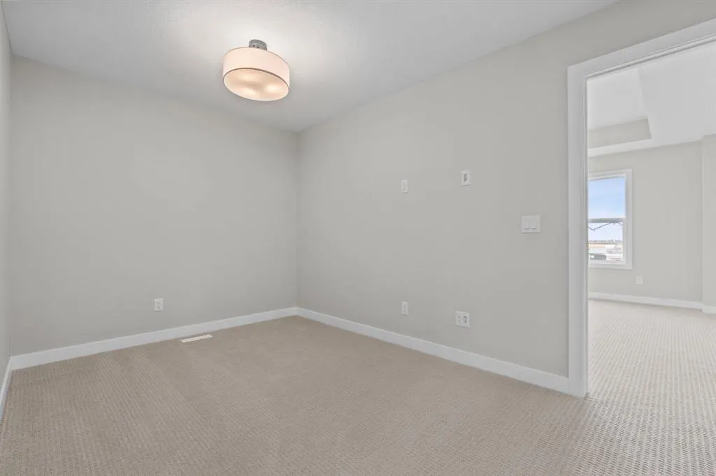 196 Huxbury View NE