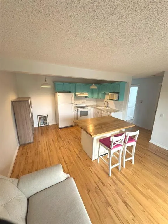 222 5 Avenue NE #404