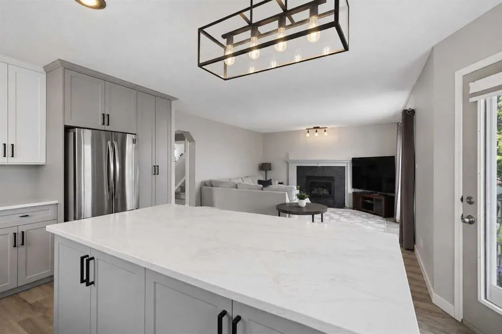122 Sceptre Close NW