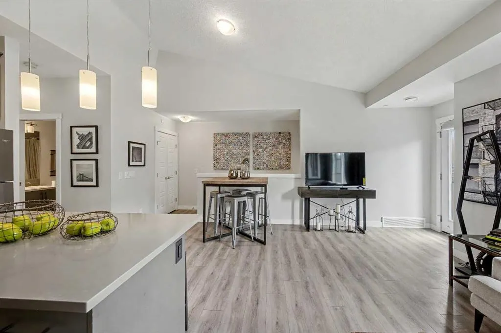 117 Livingston Common NE