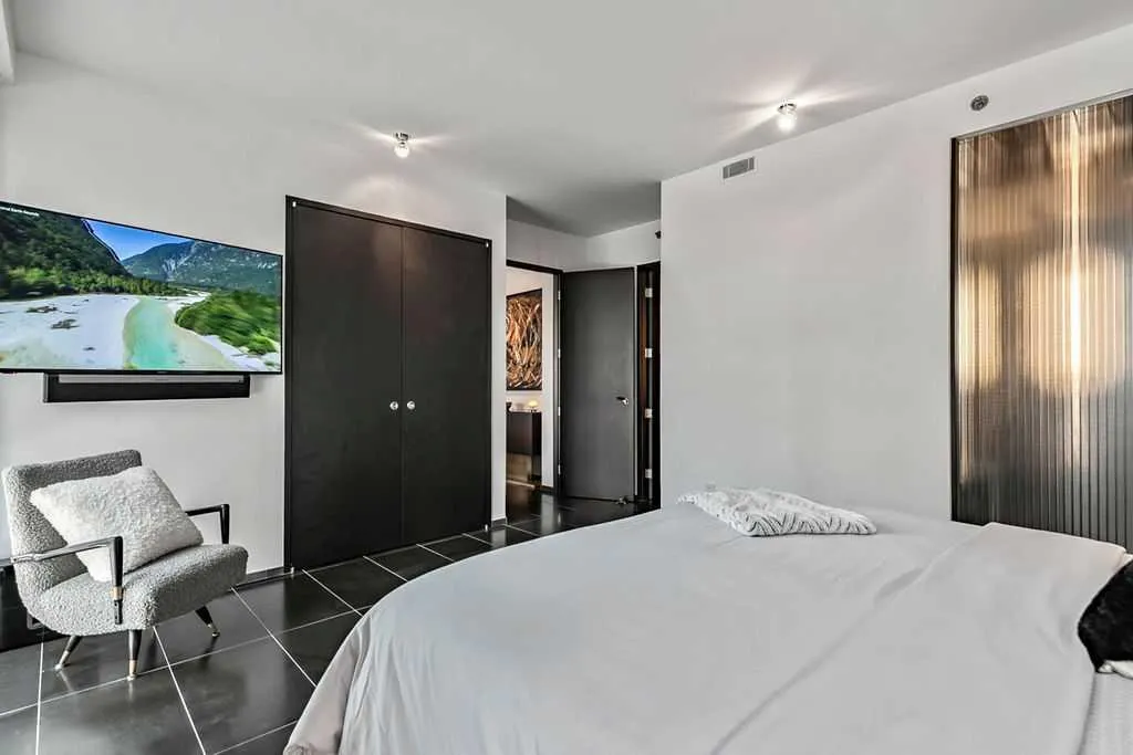 108 9 Avenue SW #1502