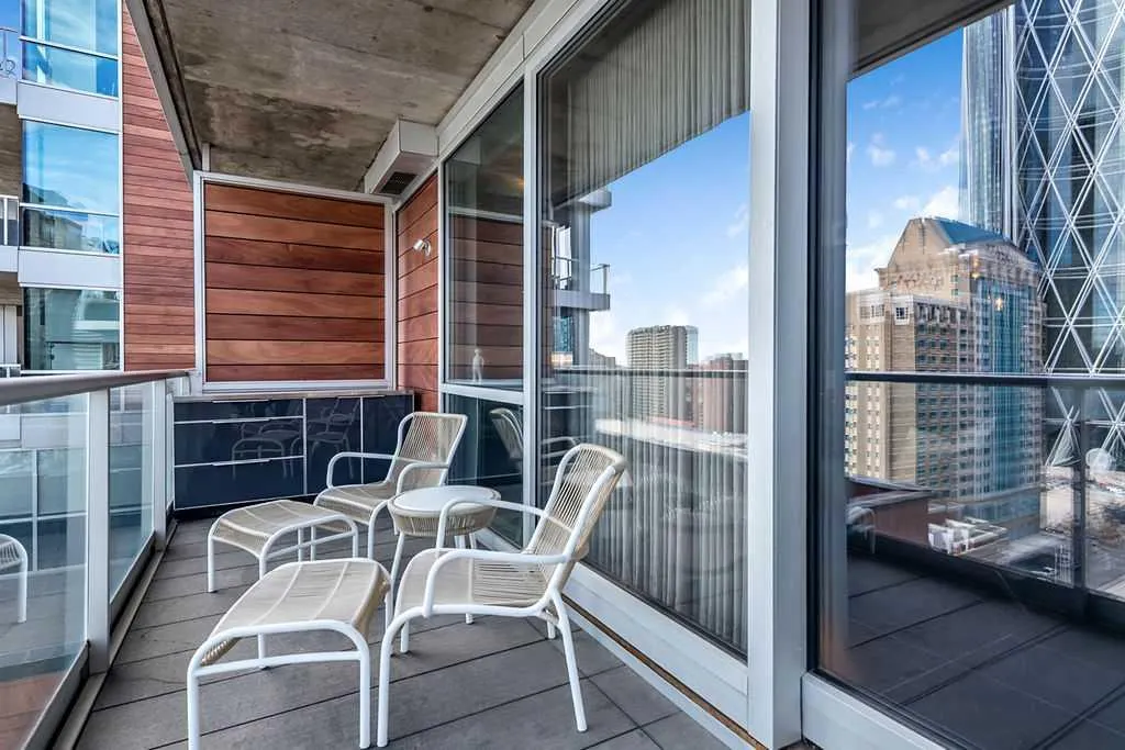 108 9 Avenue SW #1502