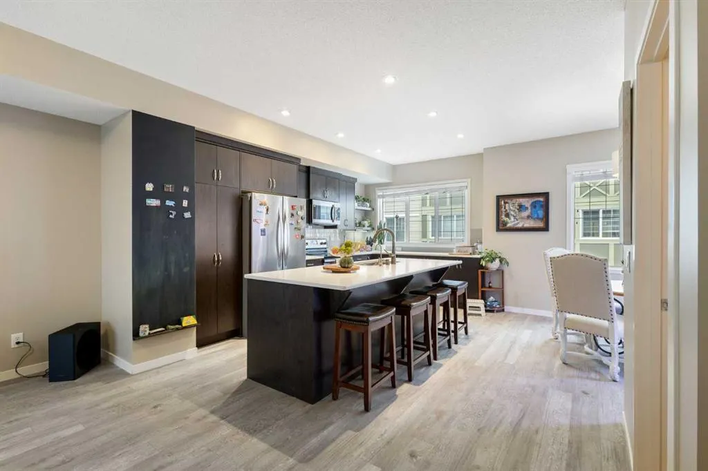 206 Nolanlake Villas NW