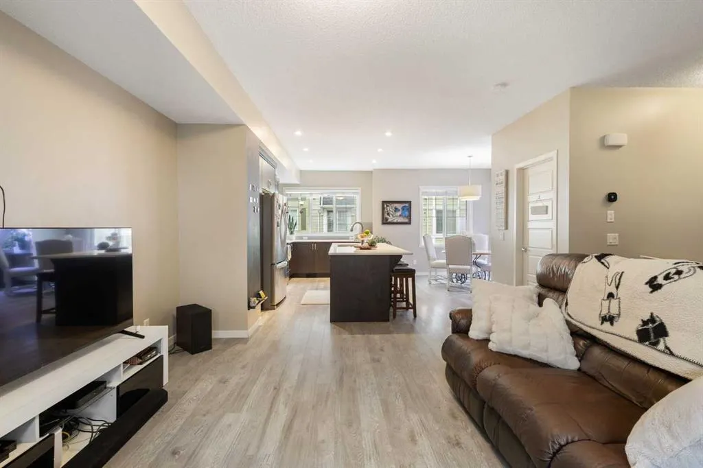 206 Nolanlake Villas NW