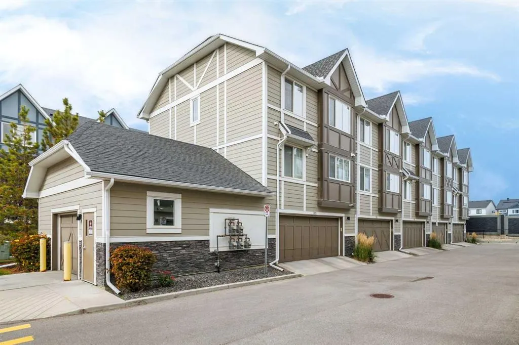 206 Nolanlake Villas NW