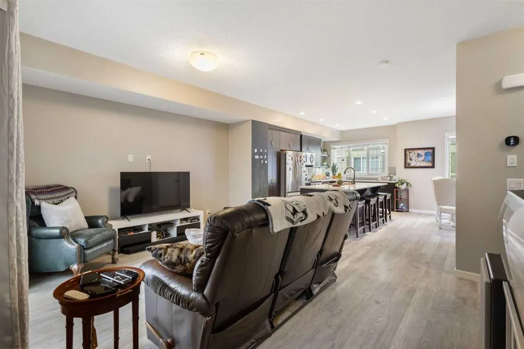 206 Nolanlake Villas NW