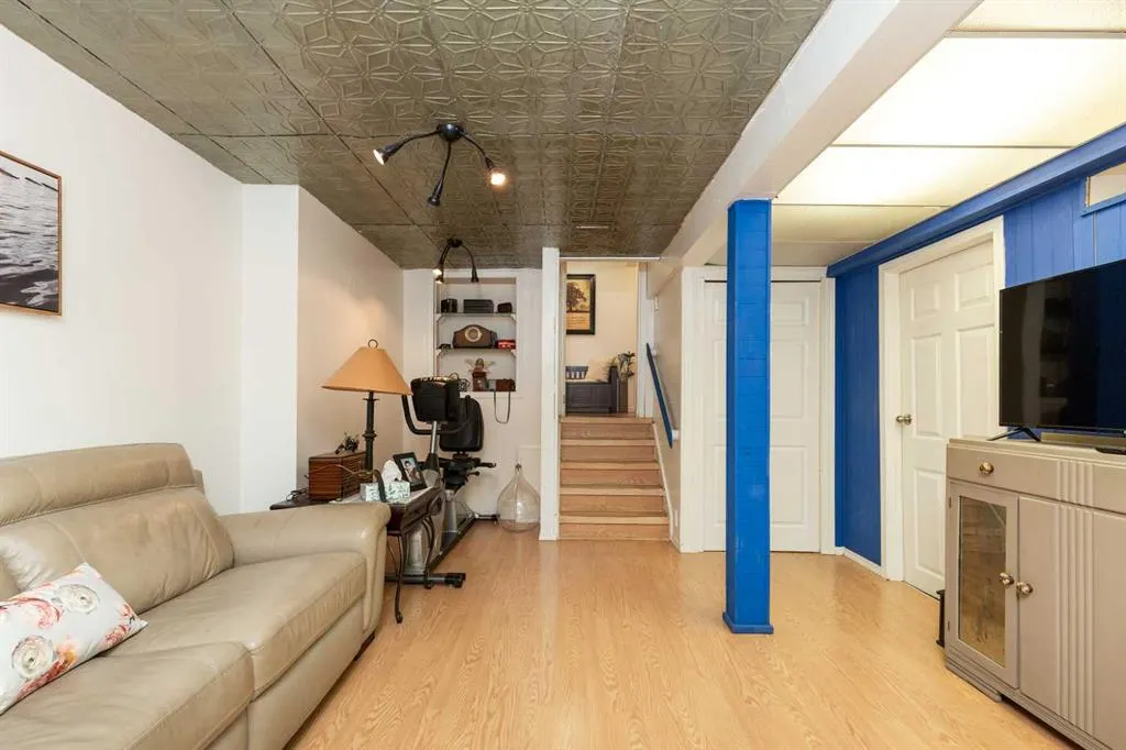2406 18 Street N