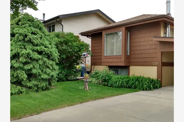 100 Doverglen Crescent SE