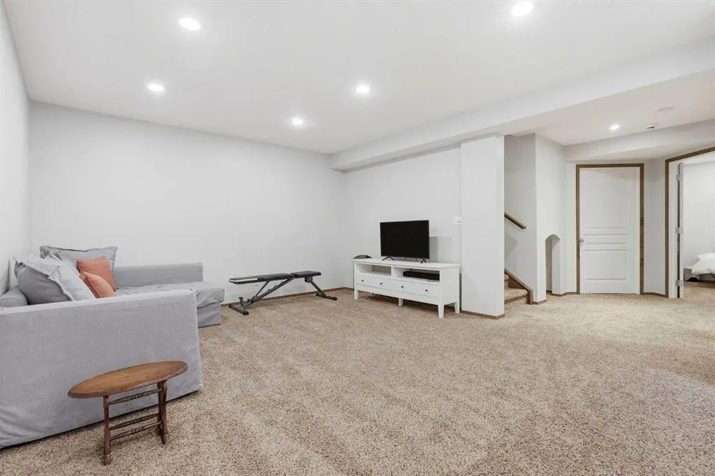 38 Chapman Close SE