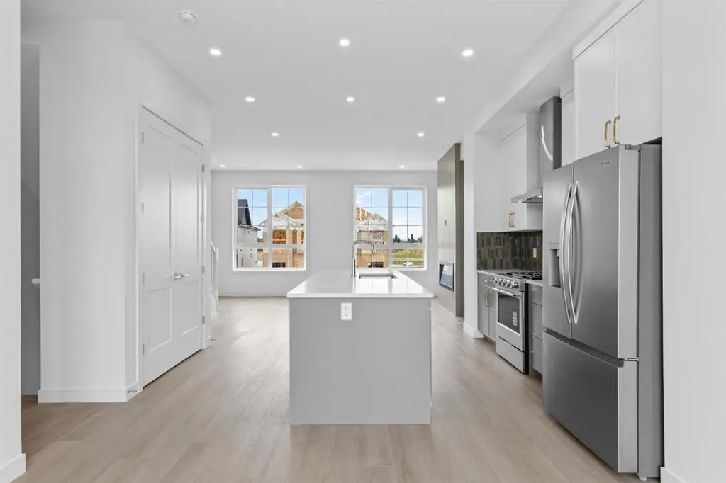 112 Greenwich Drive NW