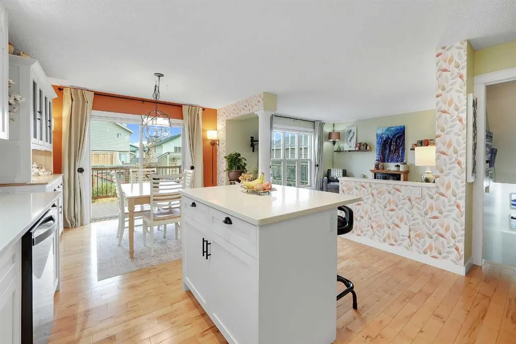 87 Springs Crescent SE
