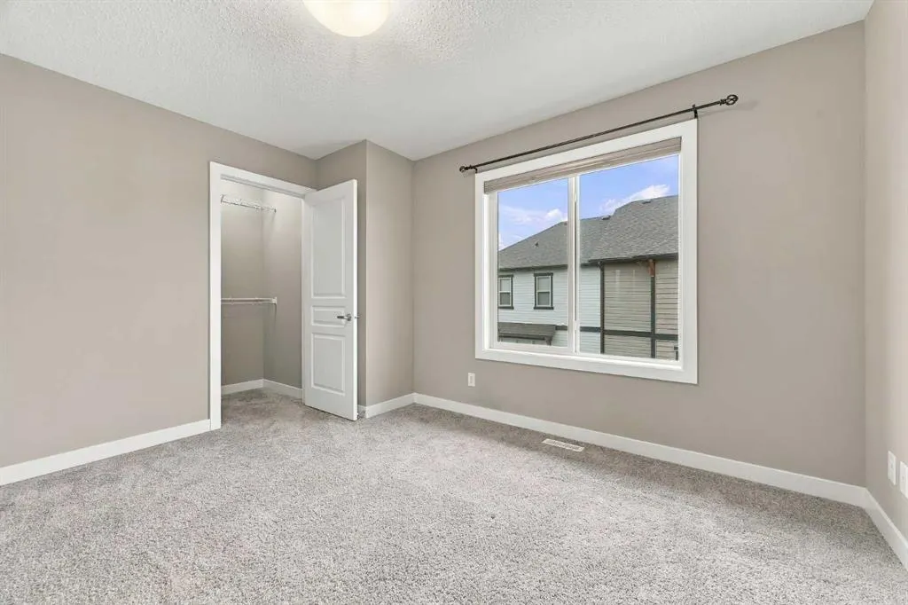 32 Horseshoe Crescent #1604
