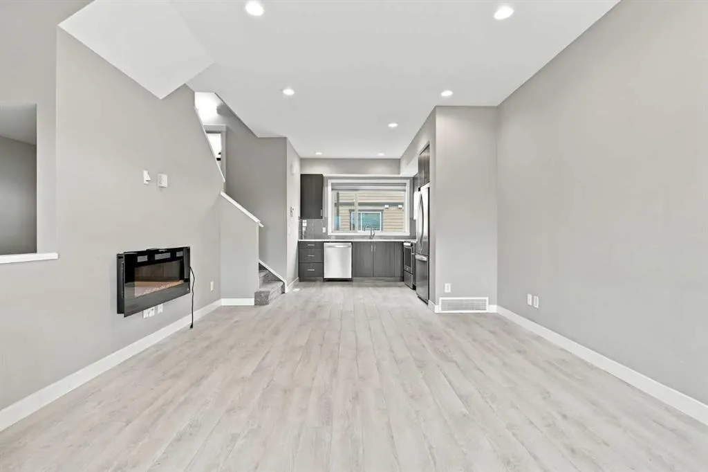 32 Horseshoe Crescent #1604