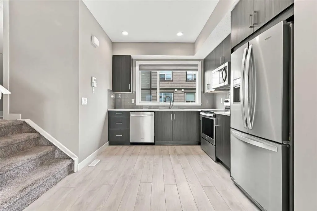 32 Horseshoe Crescent #1604