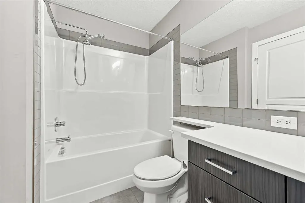32 Horseshoe Crescent #1604
