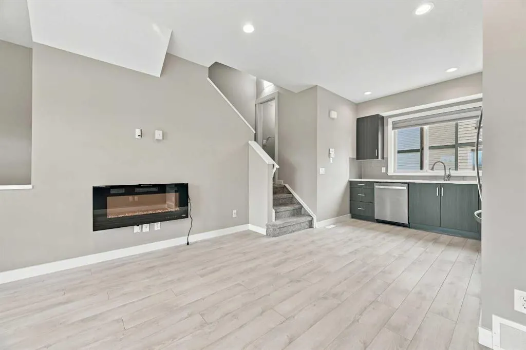 32 Horseshoe Crescent #1604