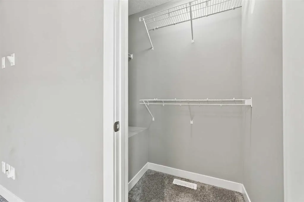 32 Horseshoe Crescent #1604