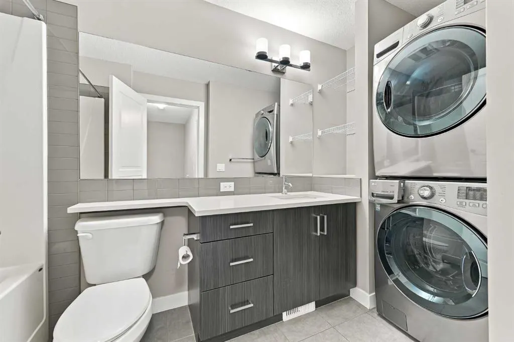 32 Horseshoe Crescent #1604