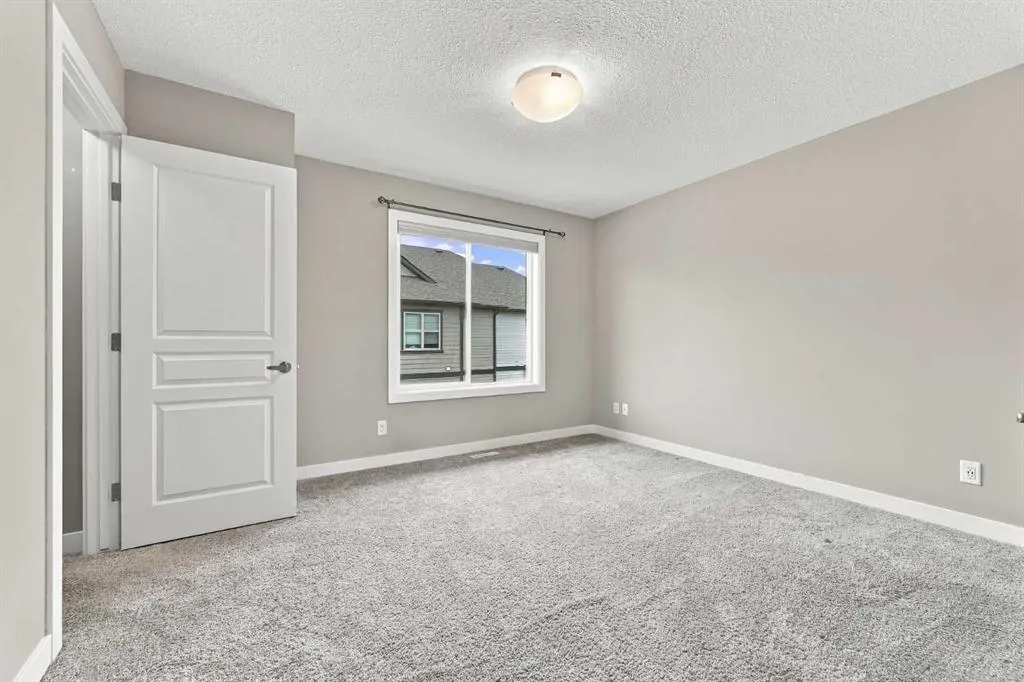 32 Horseshoe Crescent #1604