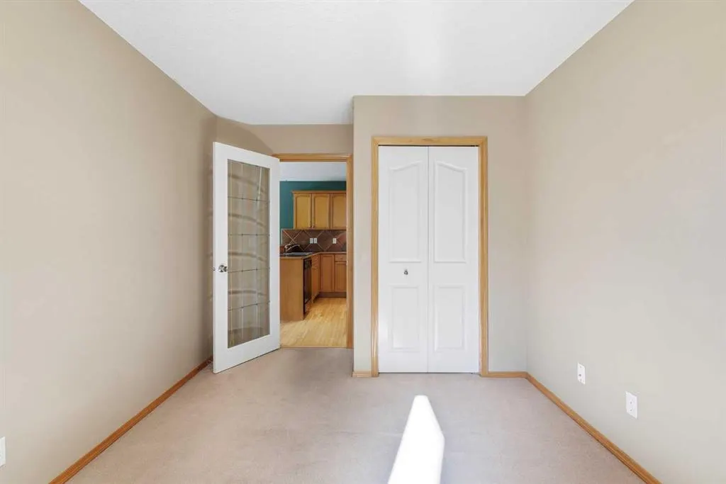 7 Royal Birch Green NW