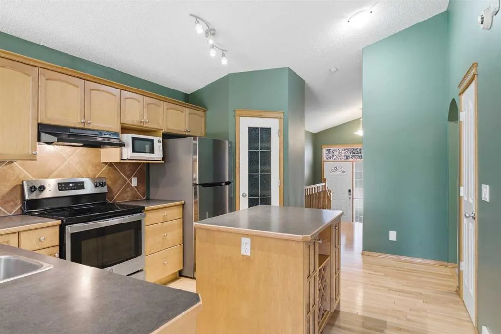 7 Royal Birch Green NW