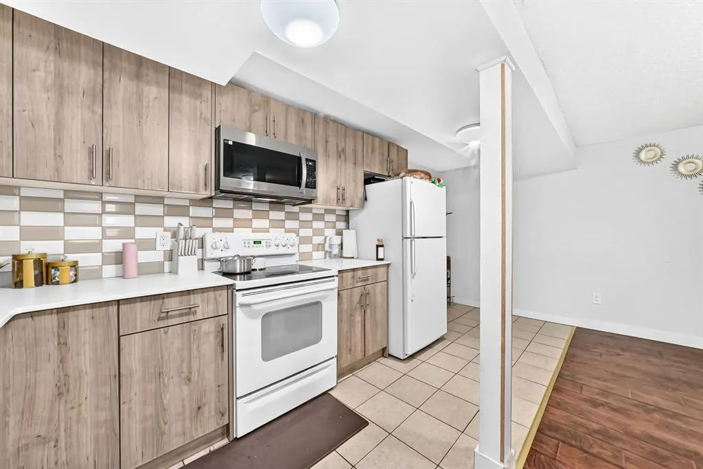 135 Whiteview Close NE
