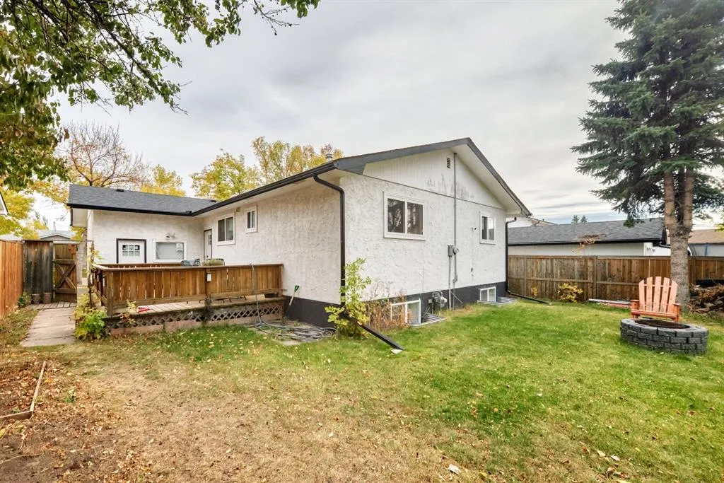 135 Whiteview Close NE