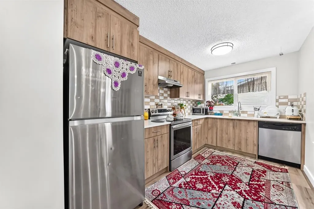 135 Whiteview Close NE