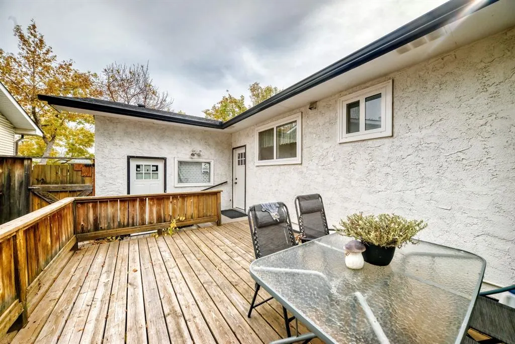 135 Whiteview Close NE