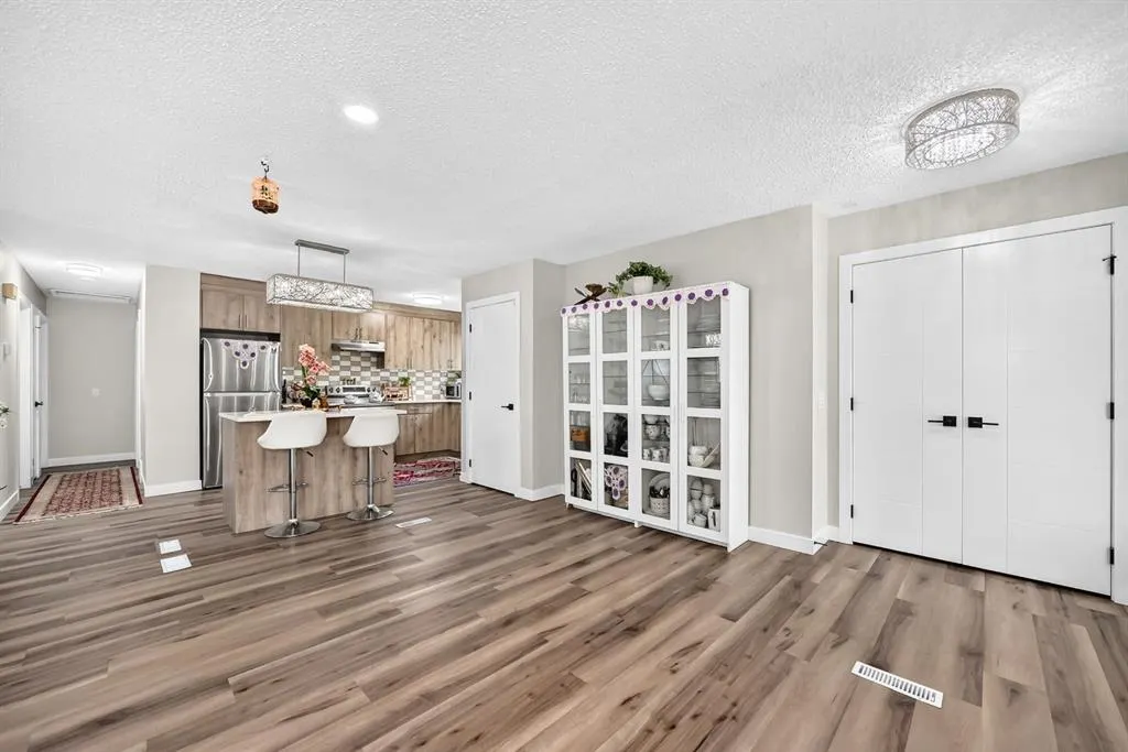 135 Whiteview Close NE
