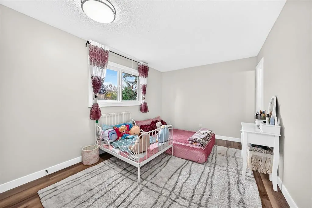 135 Whiteview Close NE