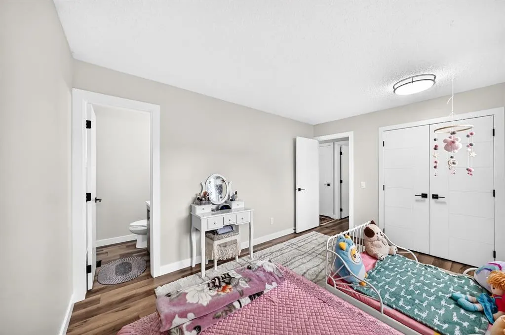 135 Whiteview Close NE