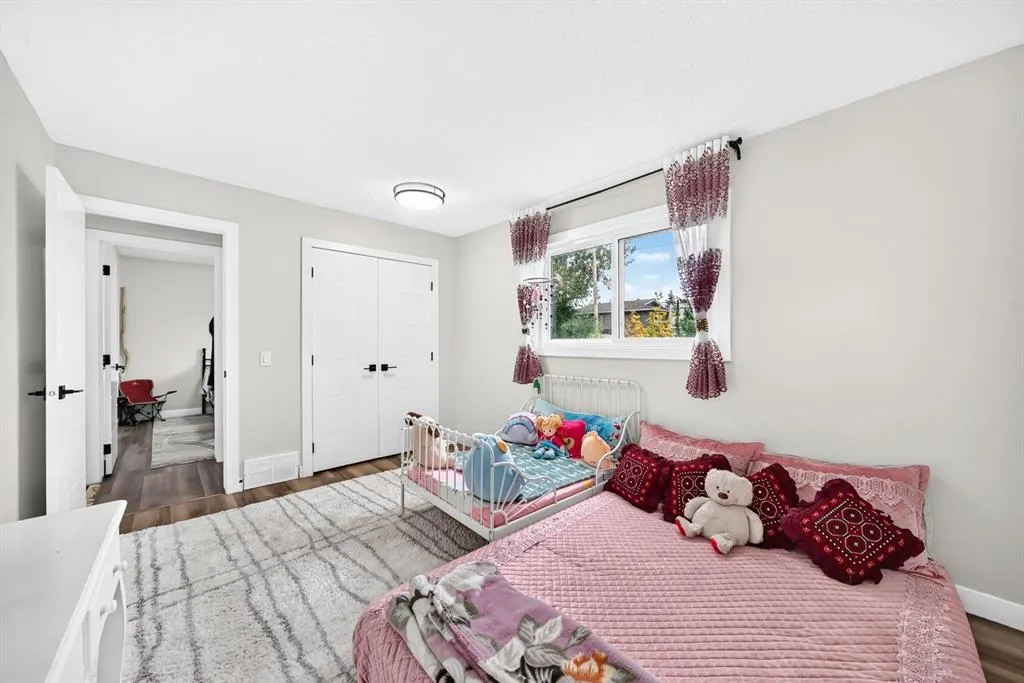 135 Whiteview Close NE