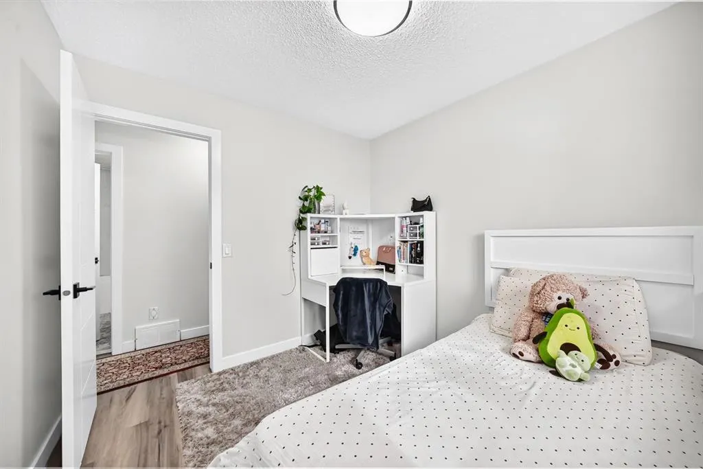 135 Whiteview Close NE