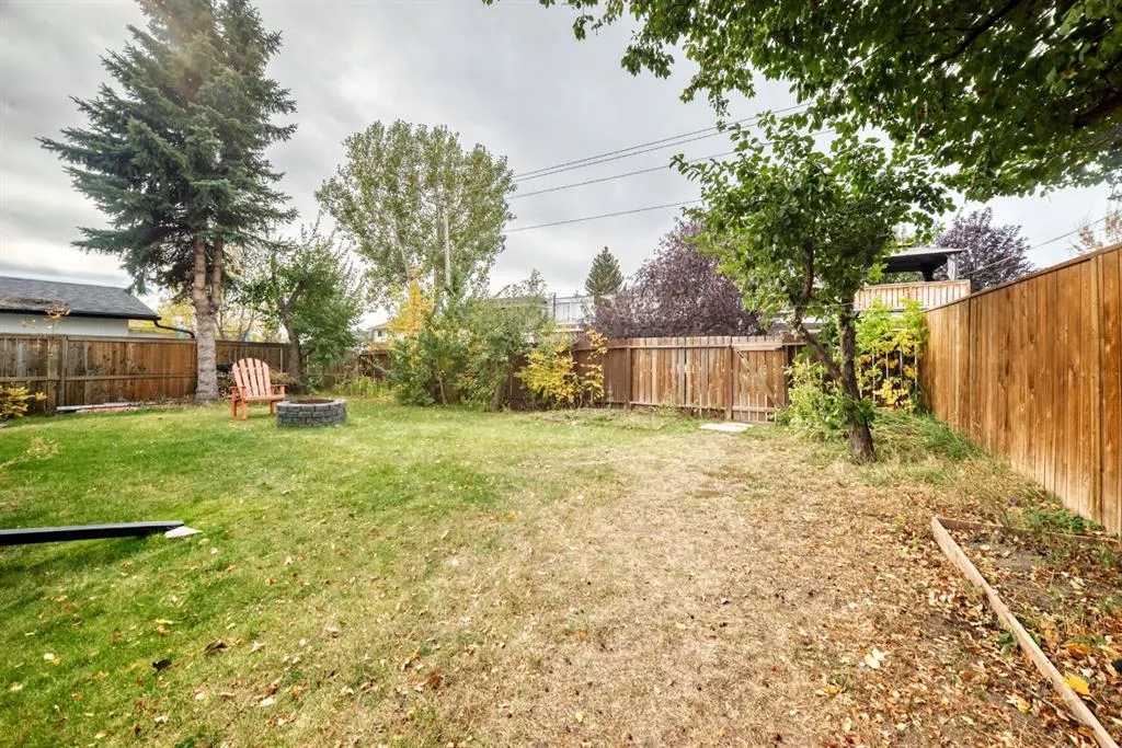 135 Whiteview Close NE