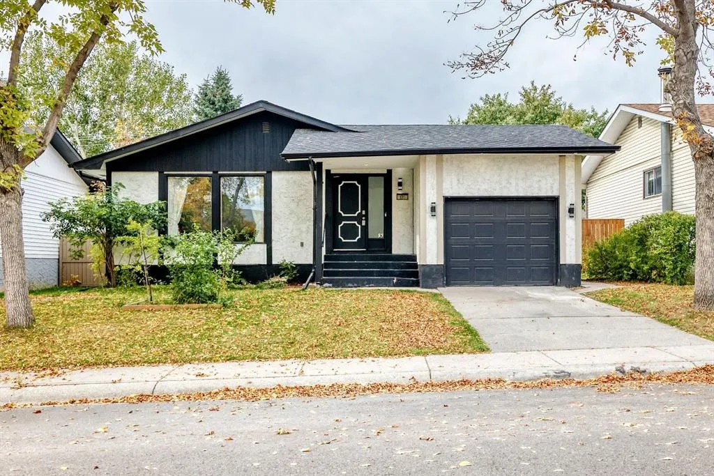 135 Whiteview Close NE