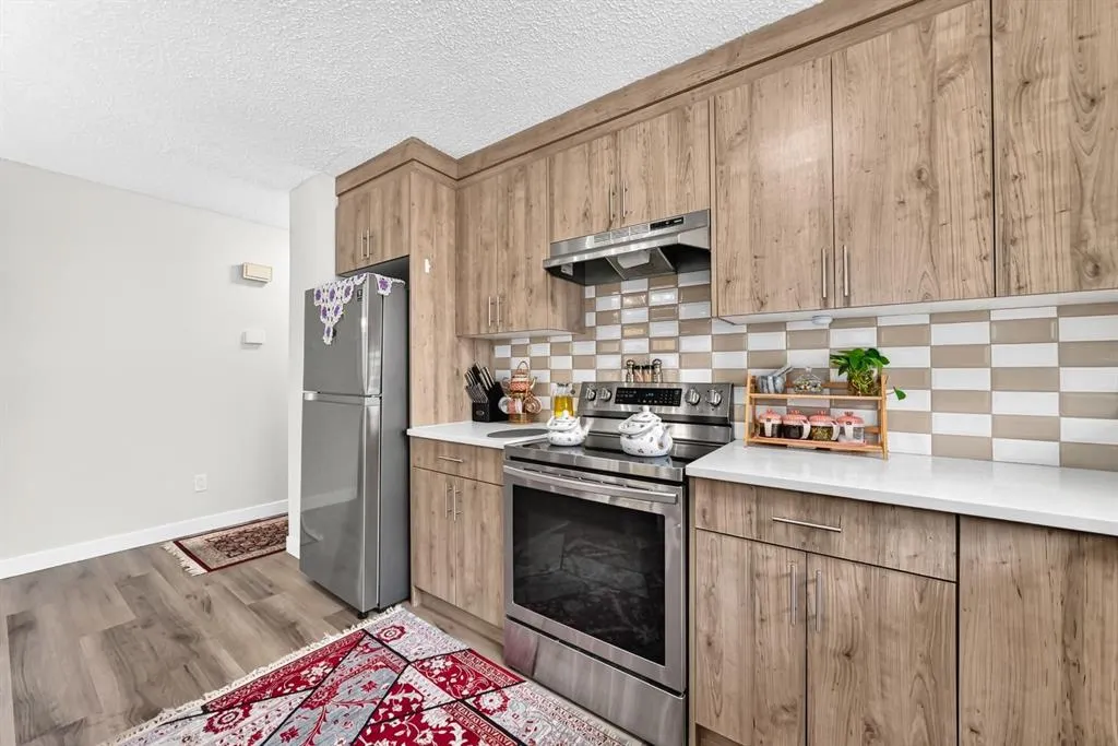 135 Whiteview Close NE