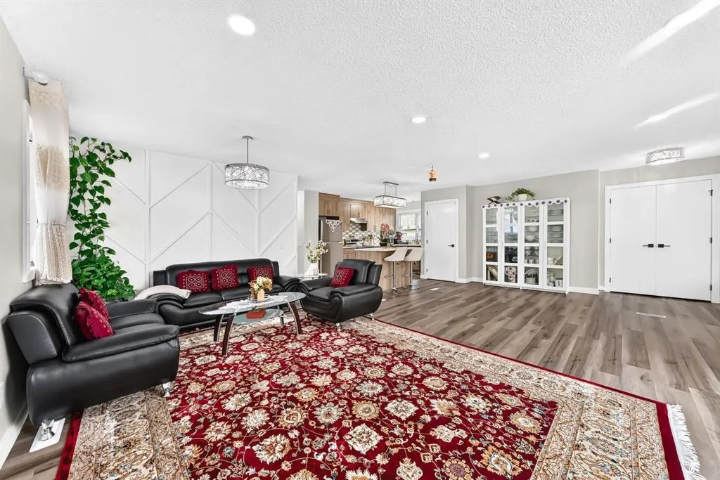 135 Whiteview Close NE