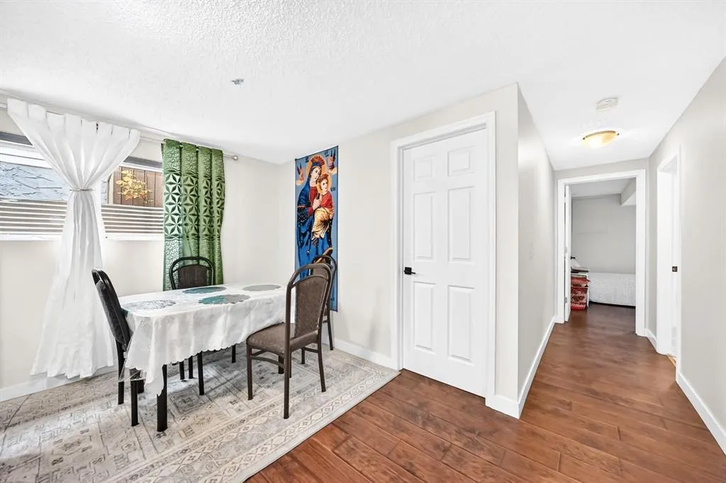 135 Whiteview Close NE