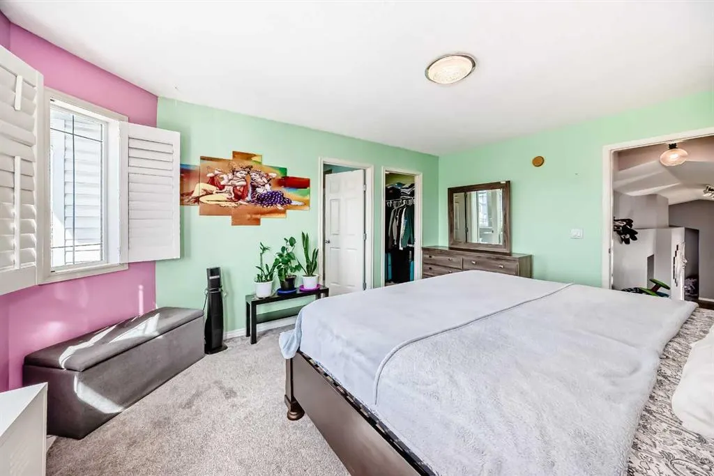 44 Canoe Square SW