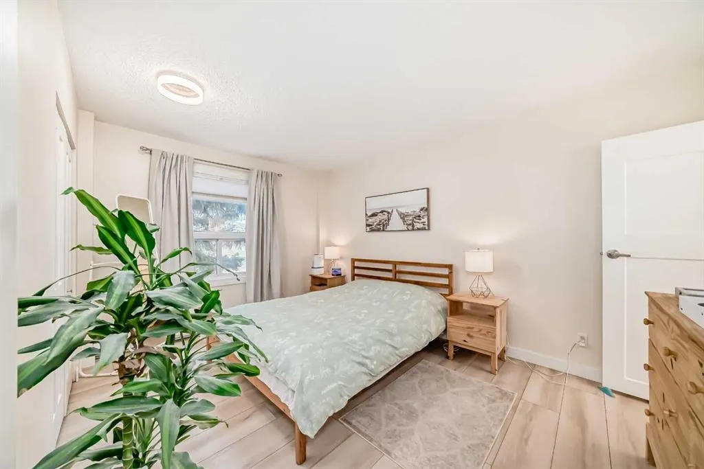 520 Cedar Crescent SW #202
