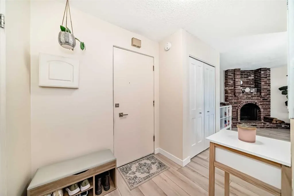 520 Cedar Crescent SW #202